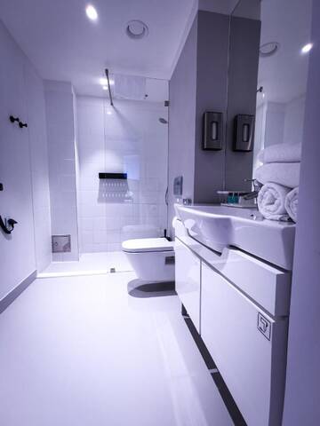 Фото номера Двухместный номер с 1 кроватью Отель Poziom 511 Design Hotel &amp; Spa г. Огродзенец 3