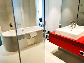 Фото номера Улучшенные апартаменты Отель Poziom 511 Design Hotel &amp; Spa г. Огродзенец 2