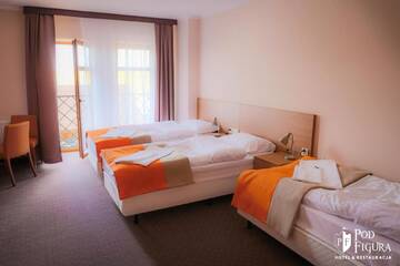 Фото номера Трехместный номер Отель Hotel Pod Figurą г. Огродзенец 3
